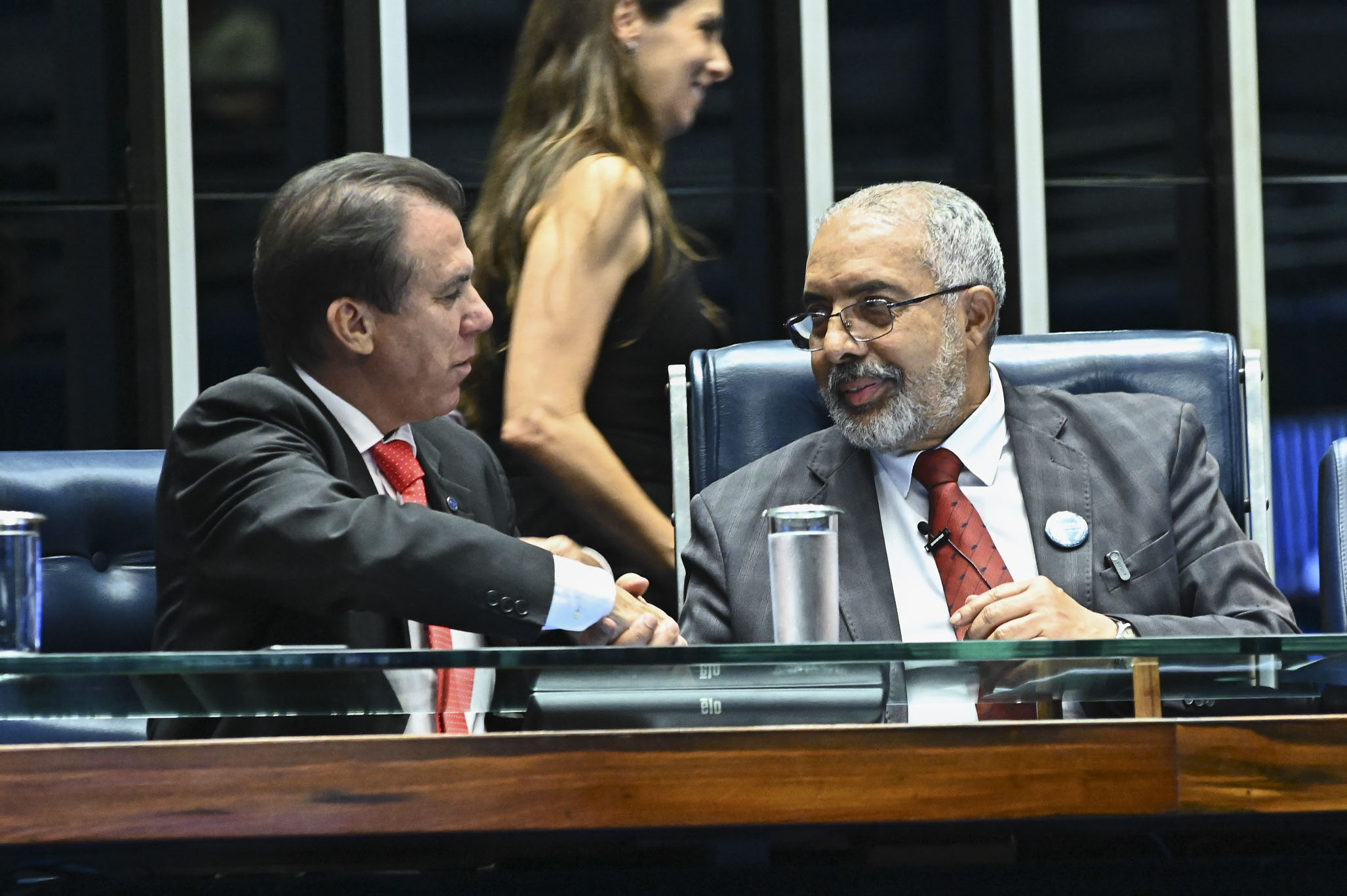 Capa: Fim da escala 6x1 vai à promulgação: entenda quando a jornada começa a mudar