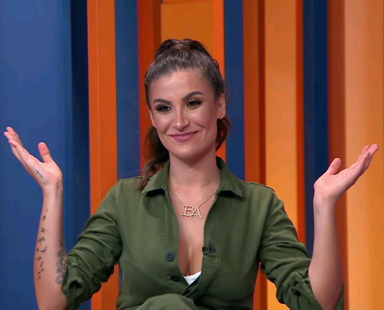 Capa: Bianca Andrade tem selinho no Dança e mostra festa com o elenco