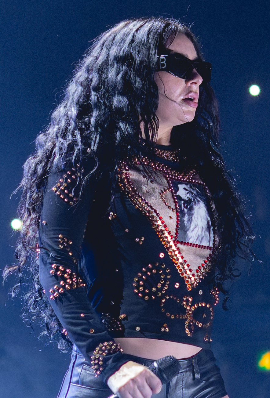 Capa: Lollapalooza Brasil anuncia atrações de 2027 com Charli XCX e The Killers